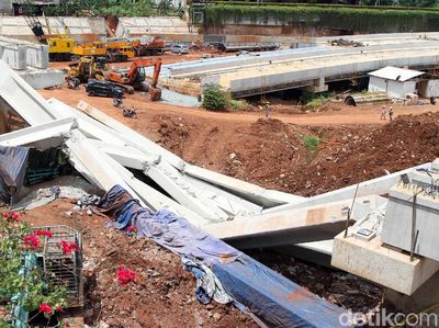 Foto-foto Beton Girder di Simpang Susun Tol Antasari yang Ambruk