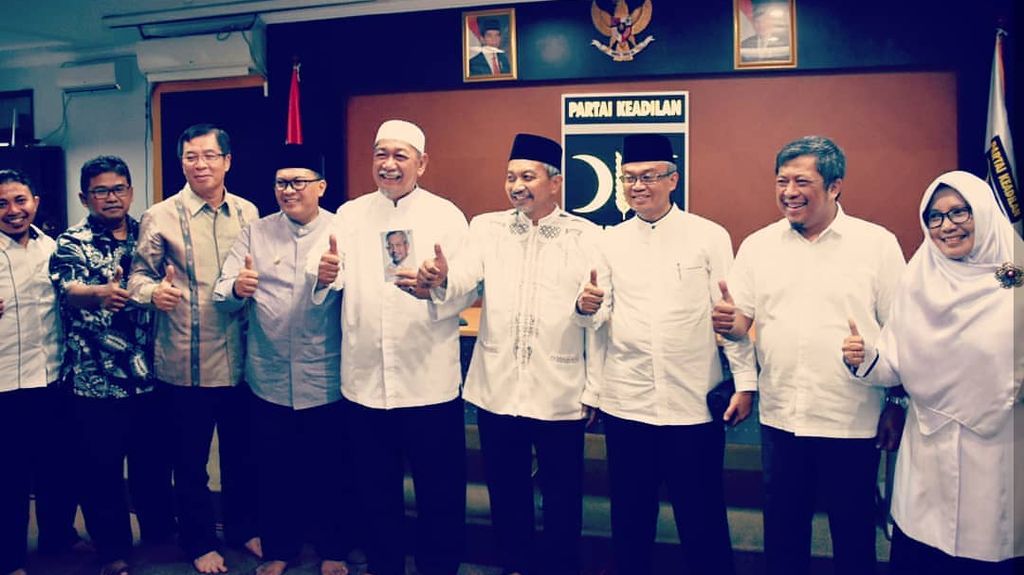 Foto: Momen Kemesraan PKS-Demiz yang Terpisahkan Kontrak Politik Foto: Momen Kemesraan PKS-Demiz yang Terpisahkan Kontrak Politik