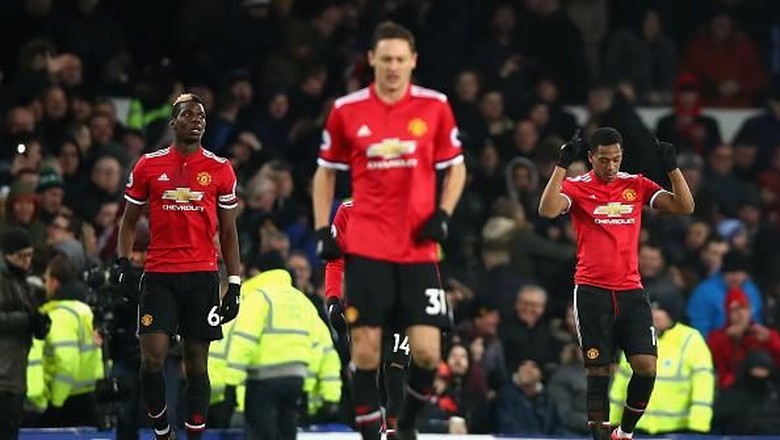 Ini Alasan Mourinho Pakai Tiga Gelandang Lawan Everton Ini Alasan Mourinho Pakai Tiga Gelandang Lawan Everton