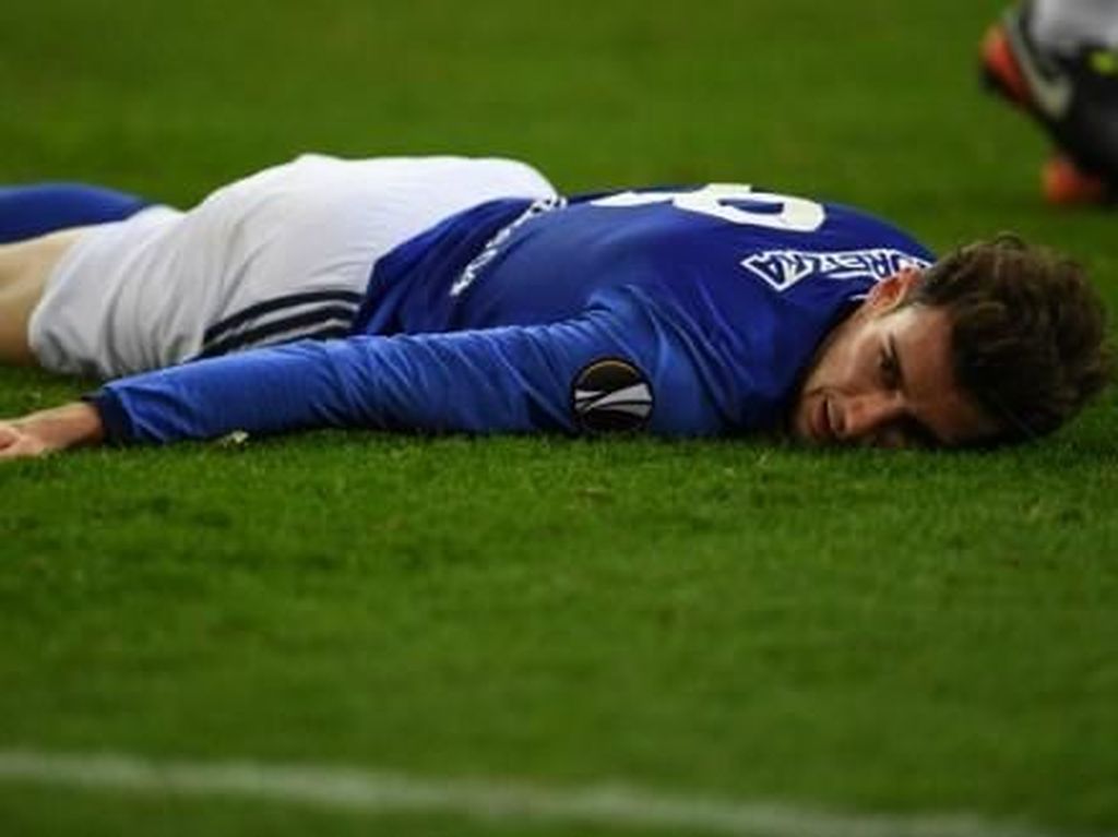 Goretzka Kini Jadi Musuh Bersama Fans Schalke Goretzka Kini Jadi Musuh Bersama Fans Schalke