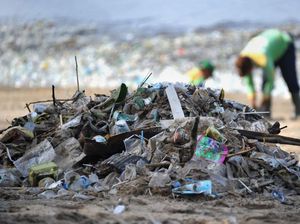 Kemendagri Kaji Larangan Air Kemasan Kecil di Bali