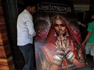 Ditolak, Film Bollywood Kontroversial Padmavati Tetap Boleh Tayang