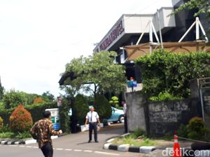 Keluar dari KPK, Kakak Andi Narogong Lari Mencari Taksi