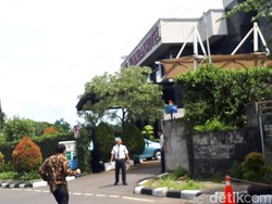 Keluar dari KPK, Kakak Andi Narogong Lari Mencari Taksi