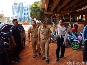 Wawalkot Jaksel Datangi Lokasi Robohnya Girder di Antasari Wawalkot Jaksel Datangi Lokasi Robohnya Girder di Antasari