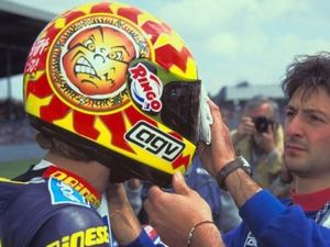 Tips Biar Nggak Tertipu dengan Helm Rossi Palsu Tips Biar Nggak Tertipu dengan Helm Rossi Palsu