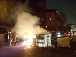 Demo Antipemerintah di Iran Tewaskan 14 orang, Termasuk Satu Polisi