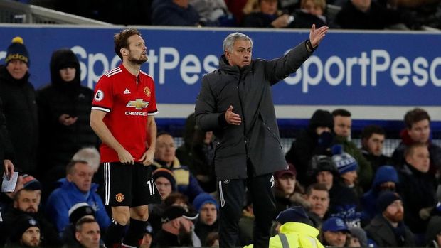 Daley Blind lebih banyak menghangatkan bangku cadangan sejak Manchester United ditangani Jose Mourinho. (