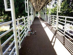 Usai Libur Tahun Baru, JPO di Dekat Monas Dipenuhi Sampah