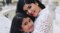 Bagai Pinang Dibelah 2! Miripnya Annisa Yudhoyono dan Aira
