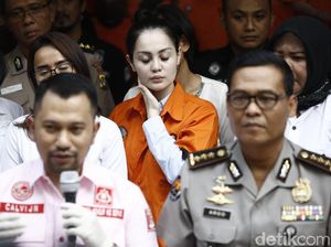 Disebut Pesan Sabu 10 Kali, Jennifer Dunn Geleng-geleng Kepala