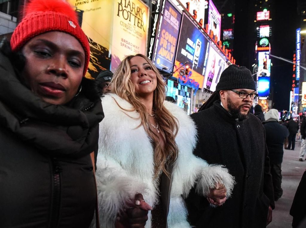 Reaksi Mariah Carey Disuguhi Jajanan Pasar Reaksi Mariah Carey Disuguhi Jajanan Pasar
