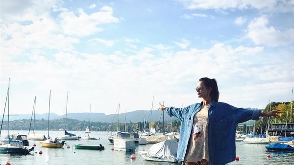 Foto: Liburan Seksi Mantan Super Model Alessandra Ambrosio