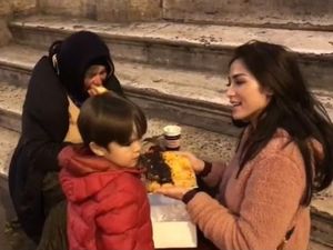 Liburan, Jessica Iskandar Ajarkan Kebaikan pada El Barack