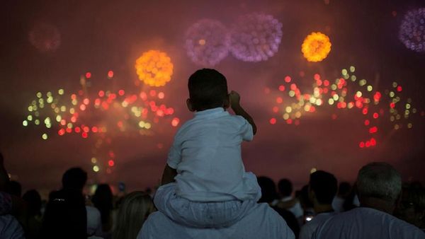 Potret Kemeriahan Tahun Baru di Indonesia & Berbagai Penjuru Dunia