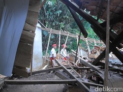 Hari Pertama Sekolah, Siswa SD Sabagi Sumedang Belajar di Musala