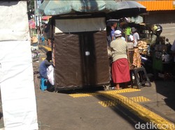PKL Masih Berjualan di Trotoar Bali Mester Jaktim, Pejalan Kaki Terganggu