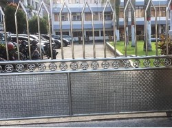 Pagar Gedung Dikunci bagi PNS Ambon yang Telat Upacara Perdana 2018