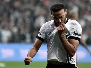 Everton Berupaya Datangkan Striker Besiktas Ini