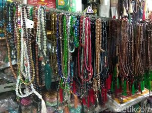 Menelusuri Barang China di Toko Haji Tanah Abang