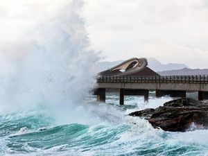 Ngeri! Berani Lewat Jalan Paling Berbahaya di Dunia?
