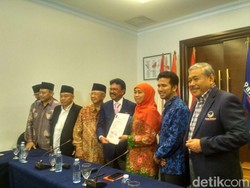 Pilgub Jatim, NasDem Serahkan SK Dukungan ke Khofifah-Emil Dardak