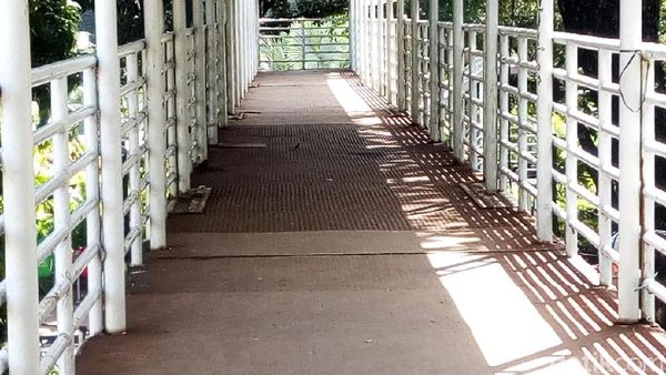 Before-After JPO di Dekat Monas, dari Penuh Sampah Jadi Kinclong