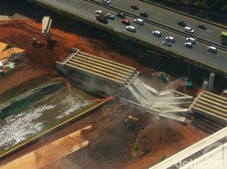 Girder Proyek Tol Depok-Antasari Roboh Akibat Kesenggol Ekskavator