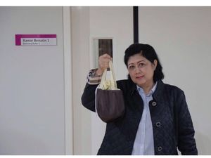 Momen Ani Yudhoyono Kuburkan Ari-ari Cucunya dan Tanam Pohon