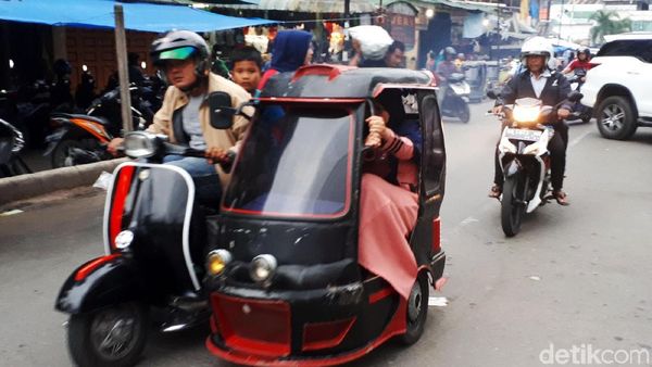 Naik Becak Vespa Jadul di Padang Sidempuan