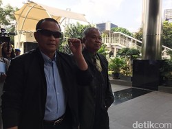 Pakai Kacamata Hitam, Eks KSAU Agus Supriatna Datangi KPK