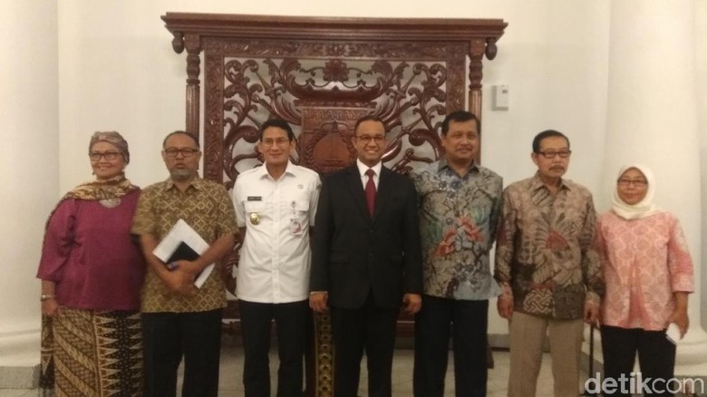 Perkenalkan TGUPP Bidang Korupsi, Anies Foto Bareng BW dan Oegroseno
