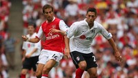 Clint Dempsey memecahkan rekos sebagai pemain termahal dari MLS ketika dibeli Fulham seharga 2 juta pound sterling pada Januari 2007. Gol tunggalnya ke gawang Liverpool pada Mei tahun itu menyelamatkan Fulham dari degradasi. Selanjutnya dia jadi salah satu pemain Amerika Serikat paling menonjol di Inggris, mencetak 72 gol dalam 275 penampilan di Premier League. (Foto: Mike Hewitt/Getty Images)