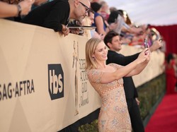 Selain Obama, Emily Blunt Juga Menolak Ajakan Selfie Penggemar