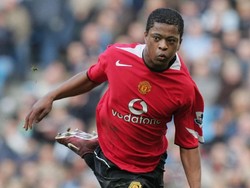 Patrice Evra juga menjadi sosok yang dibenci fans Liverpool. Selain karena dia bagian penting MU, kebencian tumbuh lantaran Evra dinilai mengada-ada soal tuduhan aksi rasial yang menyandung Luis Suarez. (Foto: Laurence Griffiths/Getty Images)