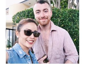 Bikin Iri! Momo Geisha Berpose Bareng Sam Smith