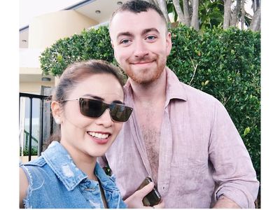 Bikin Iri! Momo Geisha Berpose Bareng Sam Smith