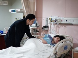 Cerita Sandra Dewi Menghadapi Nyerinya Melahirkan