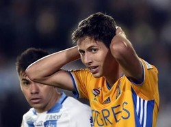 Lagi, Ada Pesepakbola yang Cedera karena Kembang Api