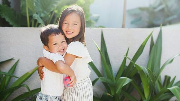 Aksi Menggemaskan Kiyomi dan Kenji, Buah Hati Jennifer dan Irfan Bachdim