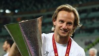 Ivan Rakitic adalah salah satu pembelian terbaik Sevilla sepanjang masa. Didatangkan dari Schalke 04 pada Januari 2011 hanya dengan banderol 1,5 juta euro, Rakitic membawa Sevilla juara Liga Europa 2013/2014. Kualitasnya membawanya ke Barcelona saat ini. (Foto: Michael Steele/Getty Images)
