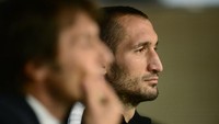 Bek = Giorgio Chellini, dimainkan Conte di 117 laga. Foto: Javier Soriano / AFP Photo