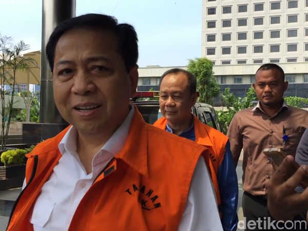 Foto: Senyum Novanto Sehari Jelang Putusan Sela