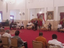 Senang Menterinya Bikin Elek Yo Band, Jokowi: Tunjukkan Kekompakan