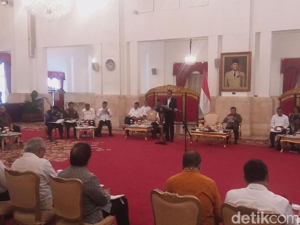 Senang Menterinya Bikin Elek Yo Band, Jokowi: Tunjukkan Kekompakan Senang Menterinya Bikin Elek Yo Band, Jokowi: Tunjukkan Kekompakan