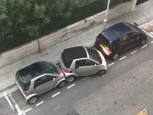 Mobil Smart Dikendarai dengan Kurang Smart Mobil Smart Dikendarai dengan Kurang Smart