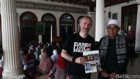 Foto: Aksi Bule Italia yang Senang Dipanggil Asep