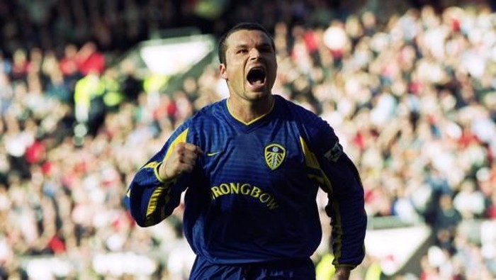 28 Oct 2001:  Delight for Leeds'' goalscorer Mark Viduka during the FA Barclaycard Premiership match between Manchester United and Leeds United played at Old Trafford in Manchester, England.  The match ended in a 1 - 1 draw. \ Mandatory Credit: Clive Brunskill /Allsport