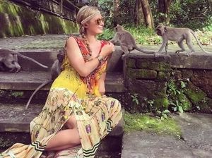 Foto: Gaya Liburan Paris Hilton Sebelum Dilamar Kekasih