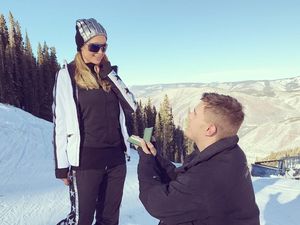 Paris Hilton Dilamar, Cincin Tunangannya Bikin Netizen Heboh